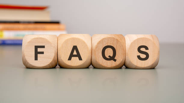 E-E-A-T Là Gì? Checklist Xây Tín Hiệu Kinh Nghiệm, Chuyên Môn Và Uy Tín 13 Các khối gỗ ghép thành chữ FAQ minh họa phần câu hỏi thường gặp về E-E-A-T